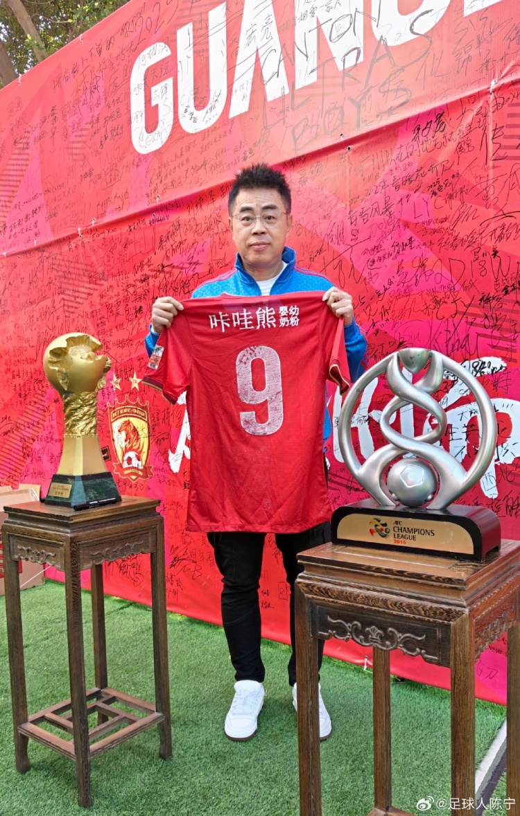 盡一份力！主持人陳寧為特賣(mài)會(huì )送出艾克森球衣，助廣州隊籌集資金